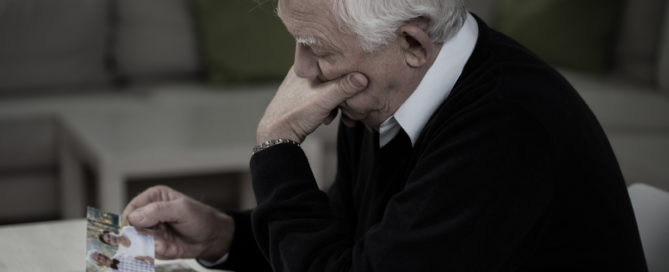 Helping an Elderly Parent Cope with the Loss of a Spouse