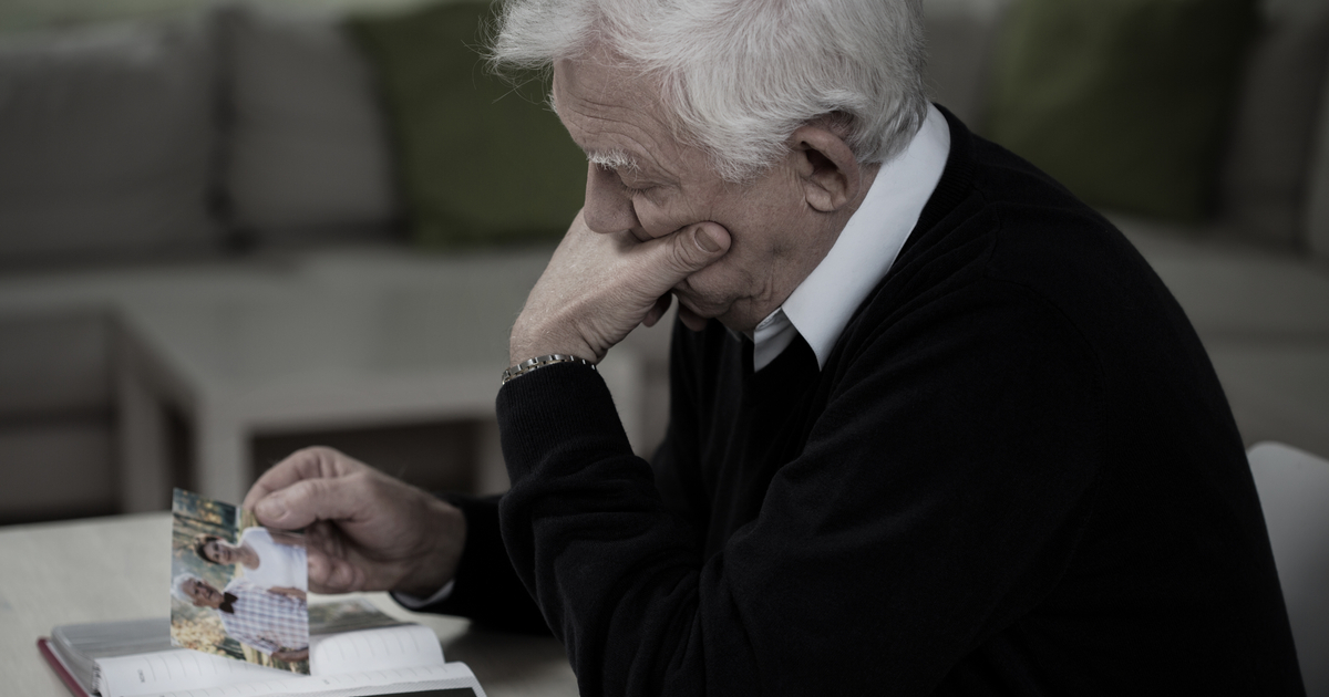 Helping an Elderly Parent Cope with the Loss of a Spouse